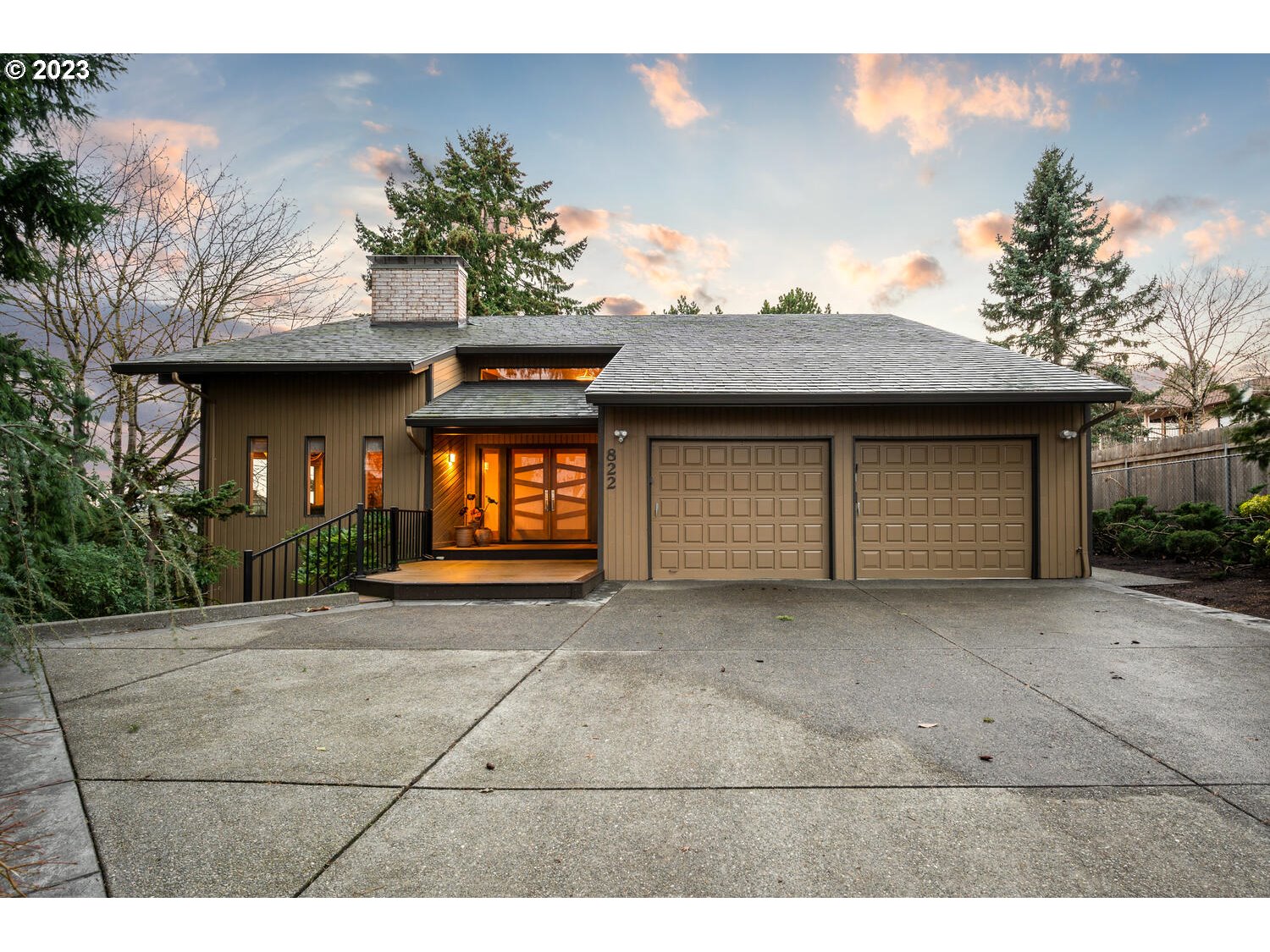 822 Southeast Morgan Road Vancouver, WA 98664 - Photo 1 of 32 a front view of a house with a garage