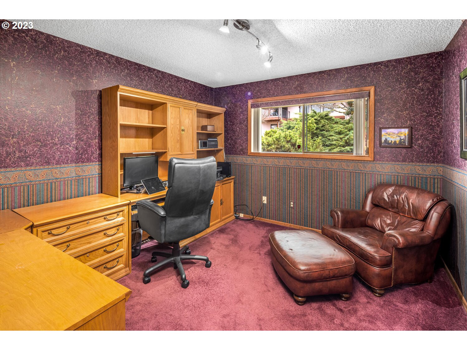 822 Southeast Morgan Road Vancouver, WA 98664 - Photo 16 of 32 a living room with furniture and a floor to ceiling window