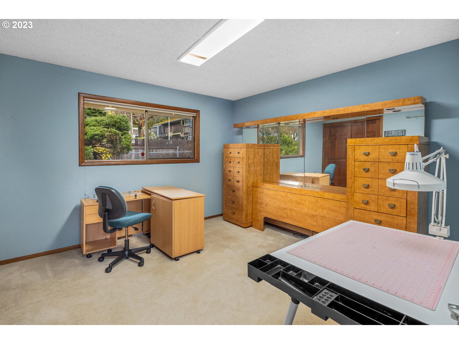 822 Southeast Morgan Road Vancouver, WA 98664 - Photo 17 of 32 a room with furniture pool table and window