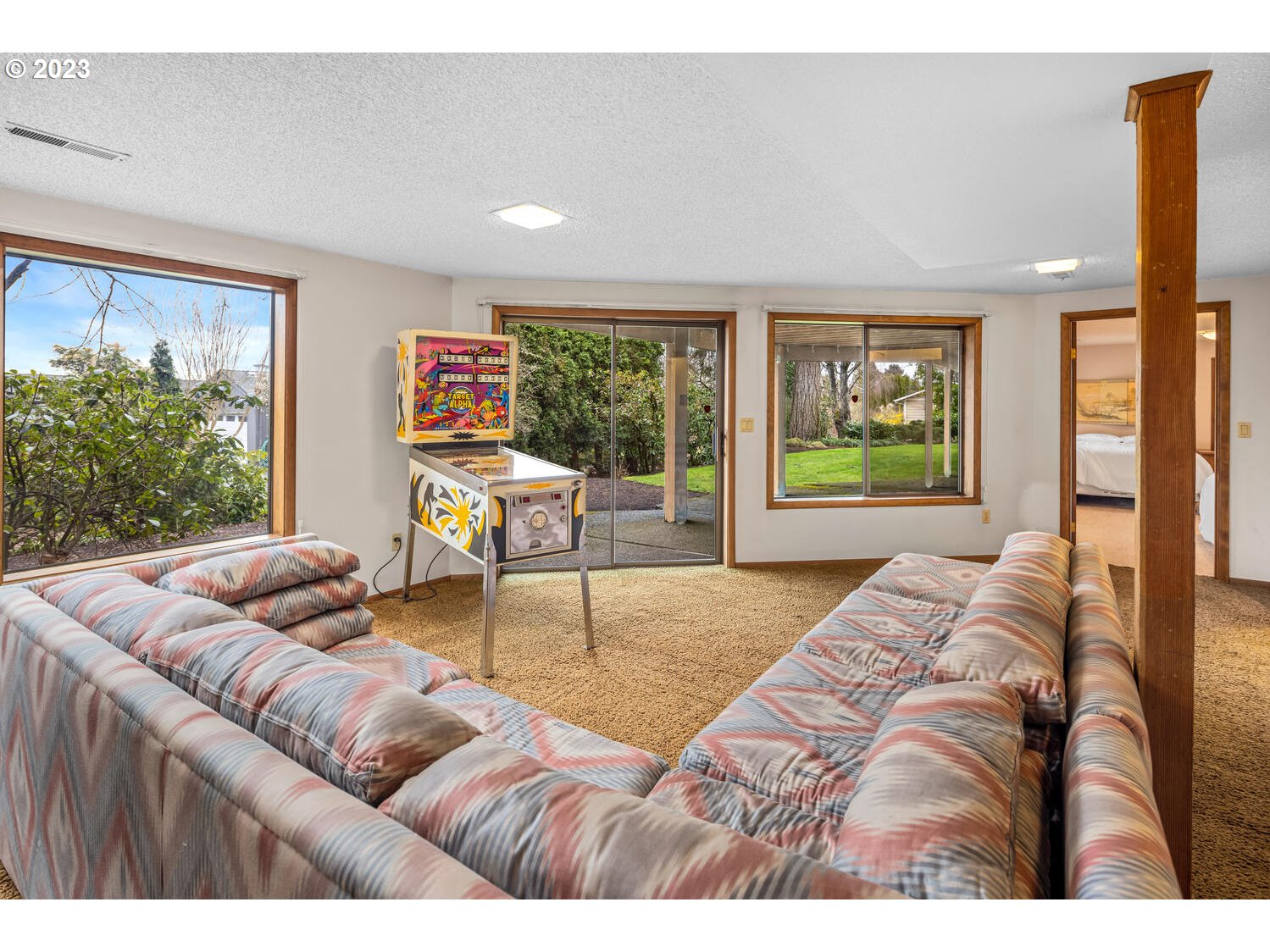 822 Southeast Morgan Road Vancouver, WA 98664 - Photo 21 of 32 a living room with furniture and a large window
