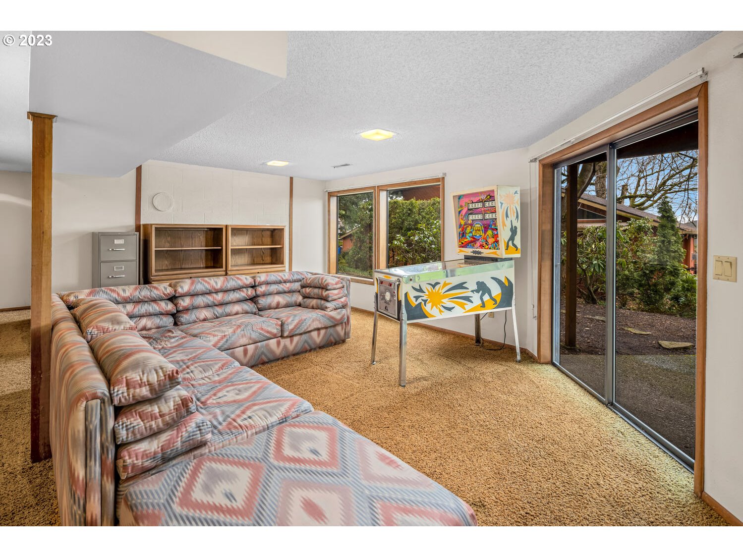 822 Southeast Morgan Road Vancouver, WA 98664 - Photo 22 of 32 a living room with furniture large window and flat screen tv