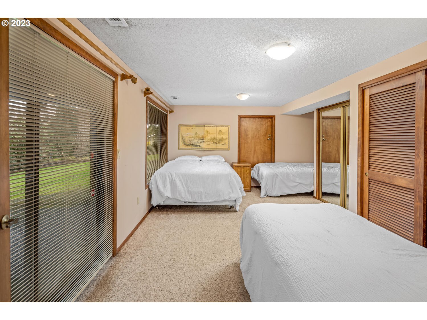 822 Southeast Morgan Road Vancouver, WA 98664 - Photo 24 of 32 a bedroom with two beds and a large window