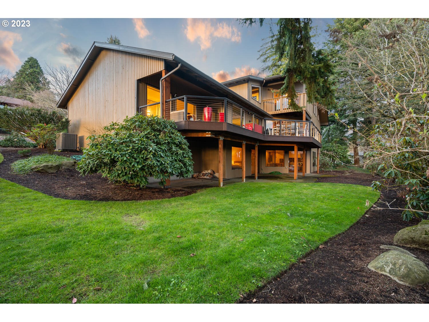 822 Southeast Morgan Road Vancouver, WA 98664 - Photo 25 of 32 a front view of a house with a garden