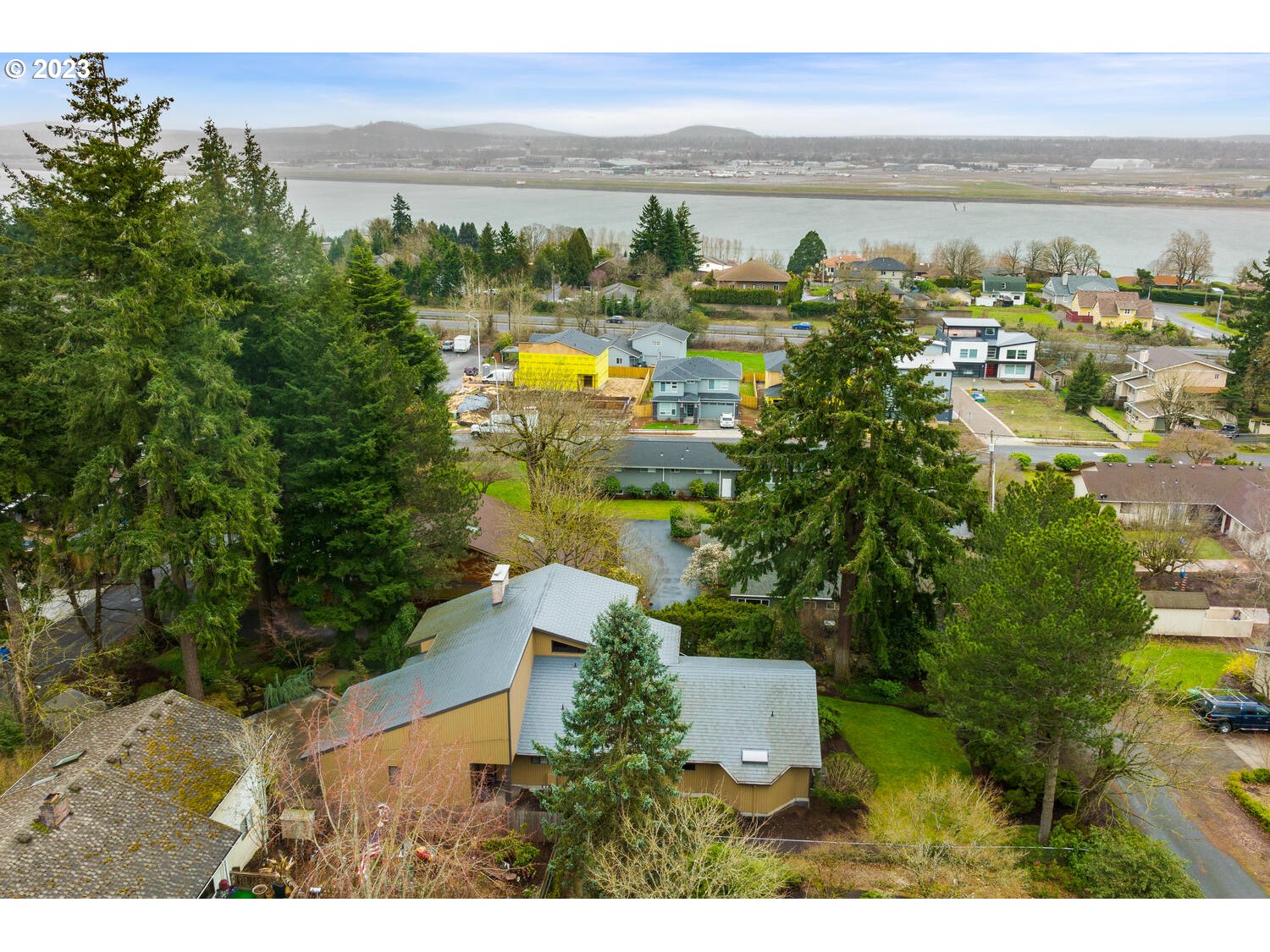 822 Southeast Morgan Road Vancouver, WA 98664 - Photo 32 of 32 a view of a city and ocean view