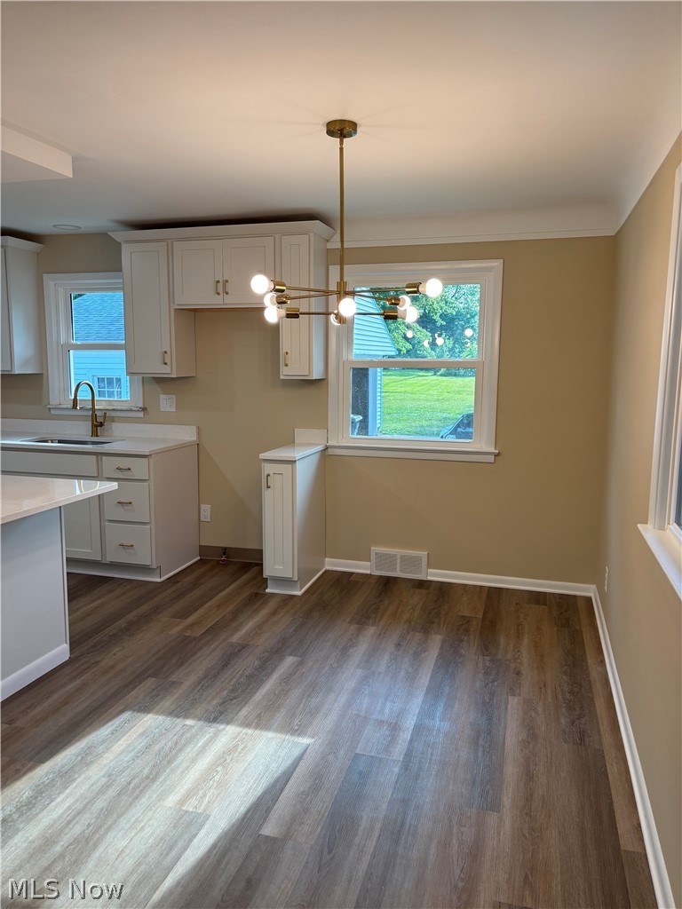 1574 Sunview Road Lyndhurst, OH 44124 - Photo 3 of 21