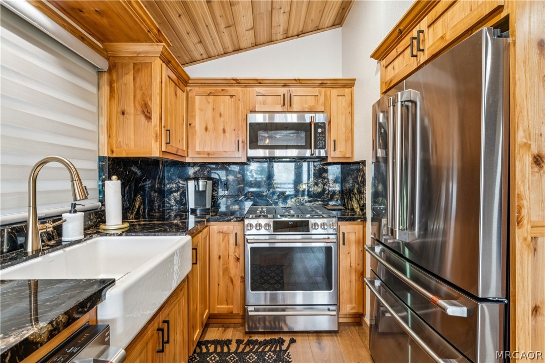 590 Arrowhead Villa Road Lake Arrowhead, CA 92352 - Photo 7 of 43