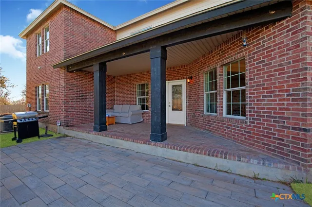 a view of a house with a big yard