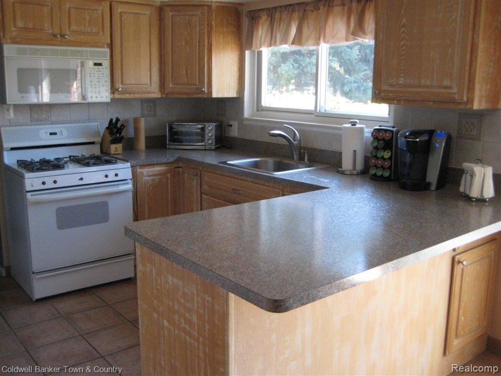 33449 Curtis Road Livonia, MI 48152 - Photo 14 of 21 Kitchen