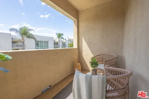 $924,000 | 432 South Willaman Drive, Unit 301, Los Angeles, CA 90048
