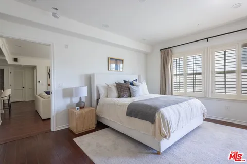 $924,000 | 432 South Willaman Drive, Unit 301, Los Angeles, CA 90048