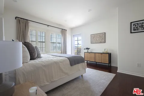 $924,000 | 432 South Willaman Drive, Unit 301, Los Angeles, CA 90048