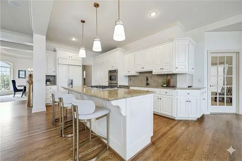 $1,225,000 | 740 Suffolk Drive, Loch Lloyd, MO 64012