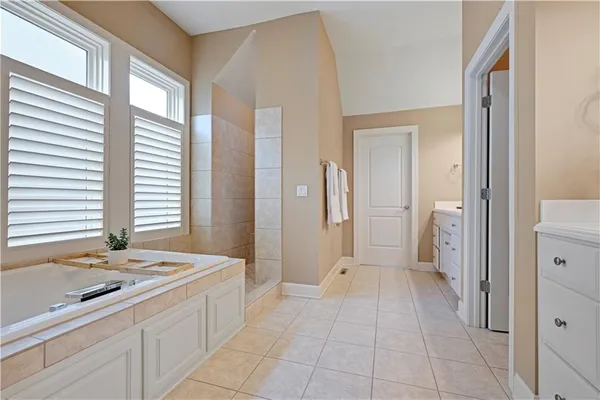 $1,195,000 | 740 Suffolk Drive, Loch Lloyd, MO 64012
