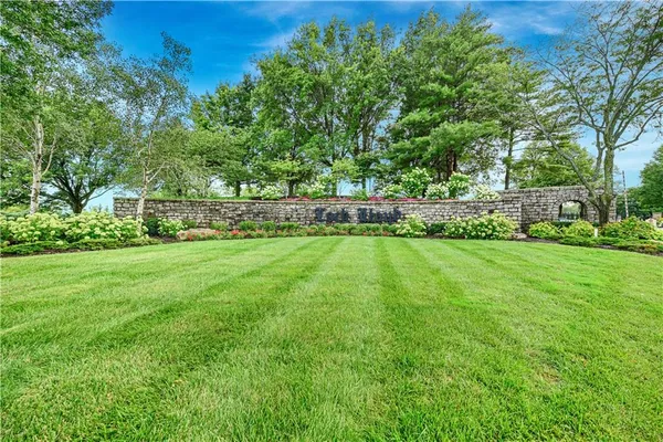 $1,195,000 | 740 Suffolk Drive, Loch Lloyd, MO 64012
