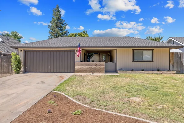 $379,900 | 2324 East Harvard Court, Visalia, CA 93292