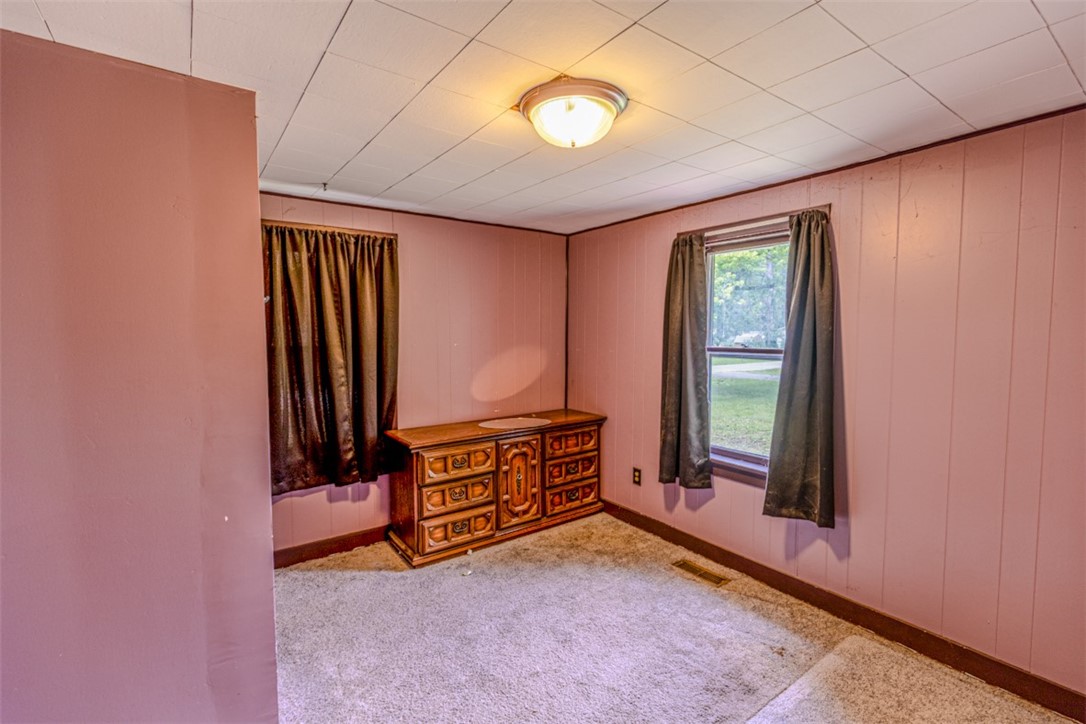 1750 North 31st Street Decatur, IL 62526 - Photo 8 of 12 an empty room with windows