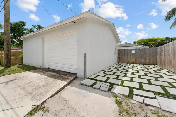 $1,750 | 727 Hampton Road, Unit B, West Palm Beach, FL 33405