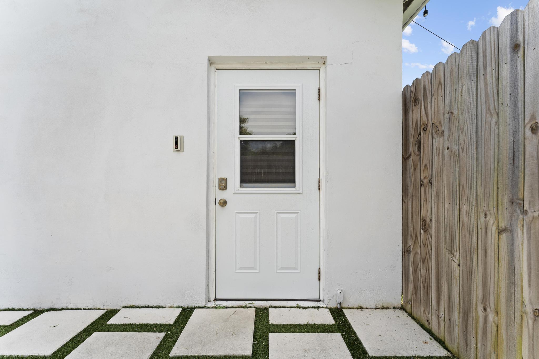 727 Hampton Road, Unit B West Palm Beach, FL 33405 - Photo 3 of 11 Front