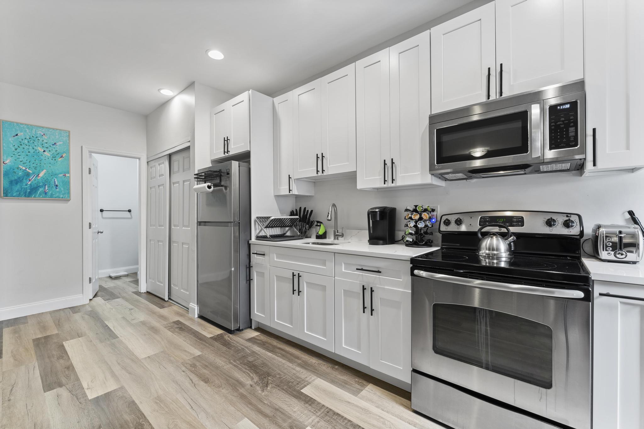 727 Hampton Road, Unit B West Palm Beach, FL 33405 - Photo 7 of 11 Kitchen