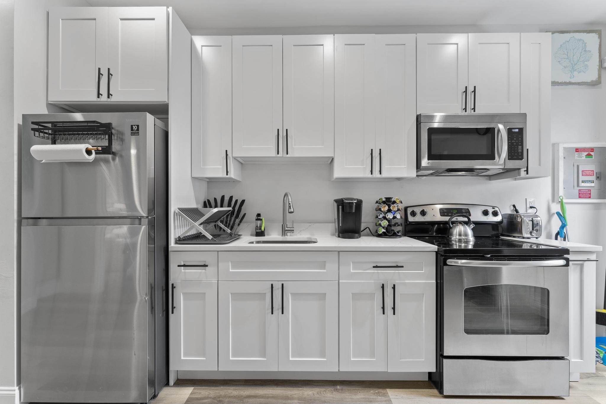 727 Hampton Road, Unit B West Palm Beach, FL 33405 - Photo 8 of 11 Kitchen