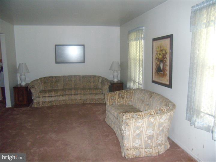 101 Pleasant Hill Road Cheltenham, PA 19012 - Photo 14 of 25 Living Room