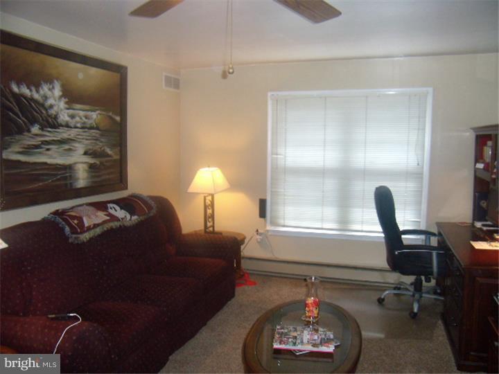 101 Pleasant Hill Road Cheltenham, PA 19012 - Photo 4 of 25 Family Room