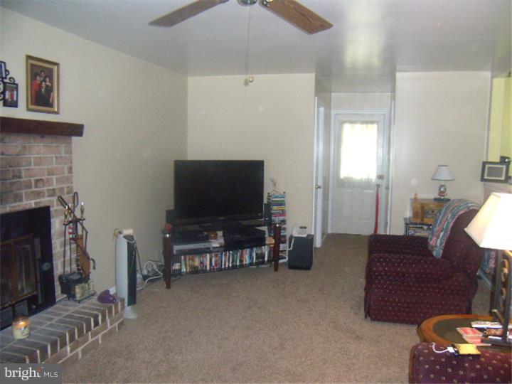 101 Pleasant Hill Road Cheltenham, PA 19012 - Photo 6 of 25 Family Room