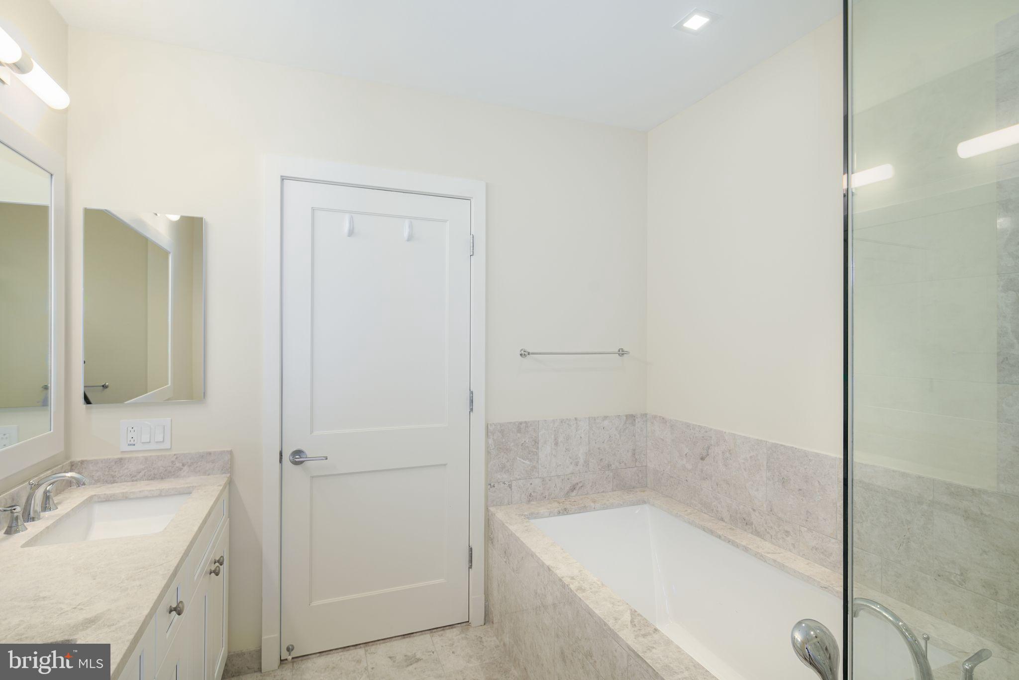 210 South 25th Street, Unit 703 Philadelphia, PA 19103 - Photo 15 of 31