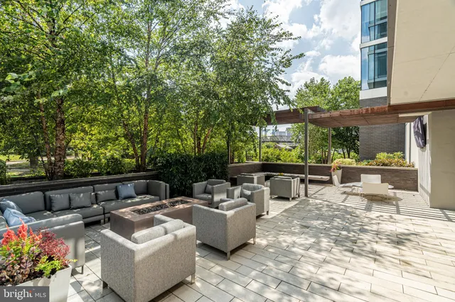 $1,300,000 | 210 South 25th Street, Unit 703, Philadelphia, PA 19103