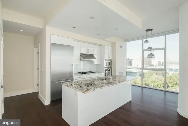 $1,300,000 | 210 South 25th Street, Unit 703, Philadelphia, PA 19103