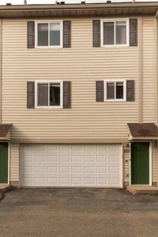 $2,800 | 6572 Regency Lane, Eden Prairie, MN 55344