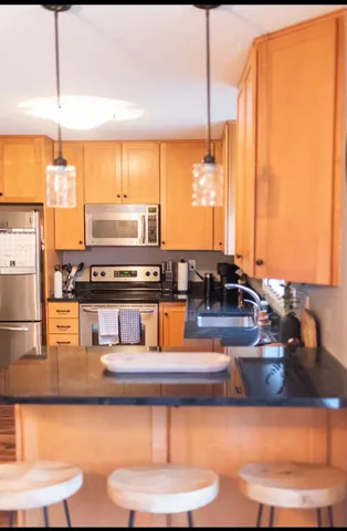 $2,800 | 6572 Regency Lane, Eden Prairie, MN 55344