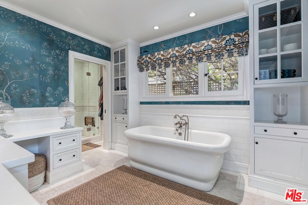 23618 Malibu Colony Road, Unit 56 Malibu, CA 90265 - Photo 19 of 29 a spacious bathroom with a bathtub sink and mirror