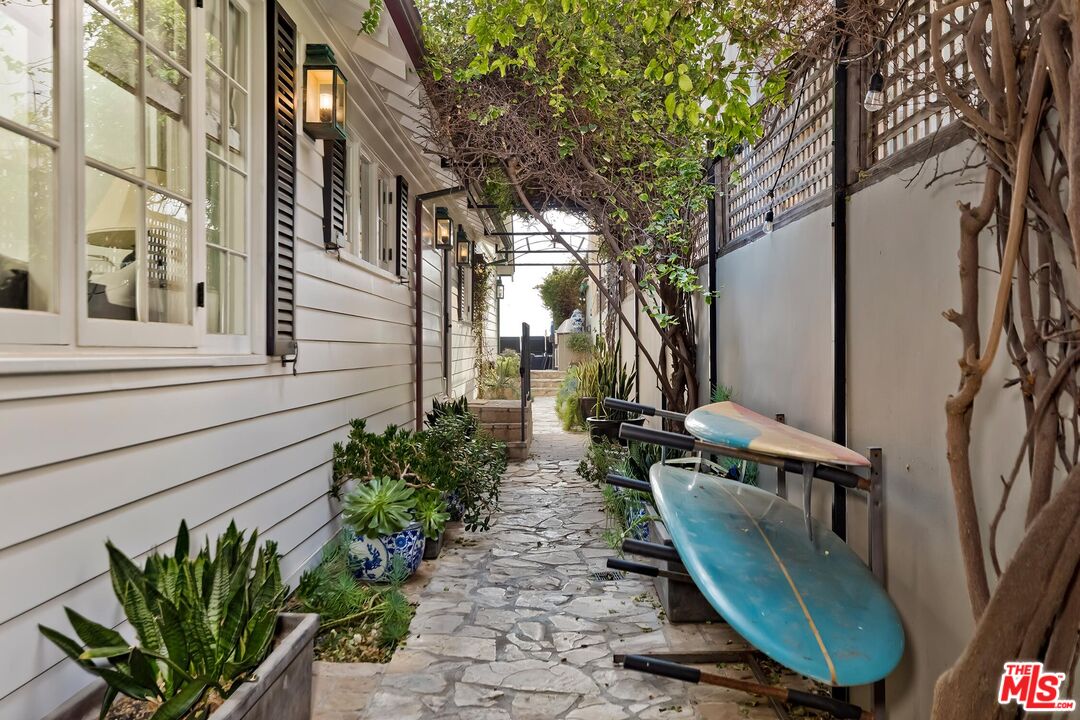 23618 Malibu Colony Road, Unit 56 Malibu, CA 90265 - Photo 28 of 29 a view of a backyard with sitting area