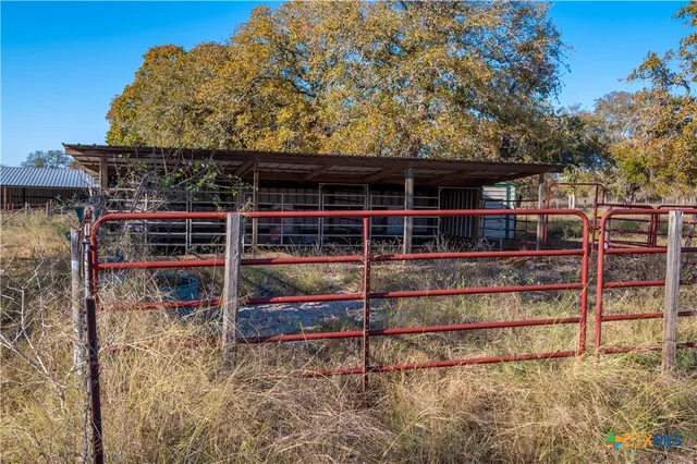 $699,000 | 847 Littlehorn Lane, La Vernia, TX 78121