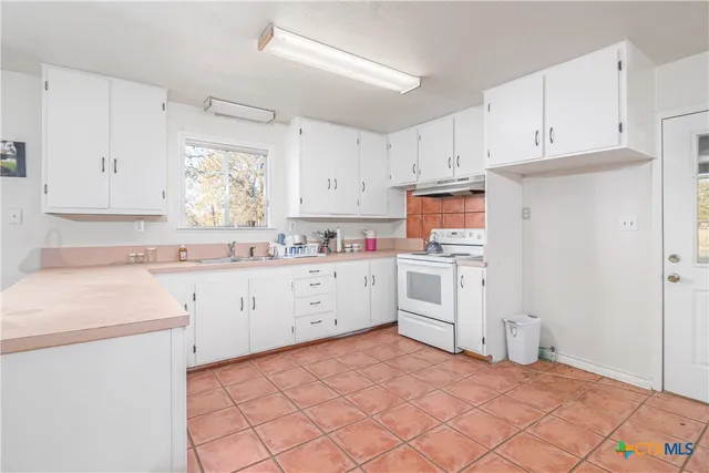 $699,000 | 847 Littlehorn Lane, La Vernia, TX 78121