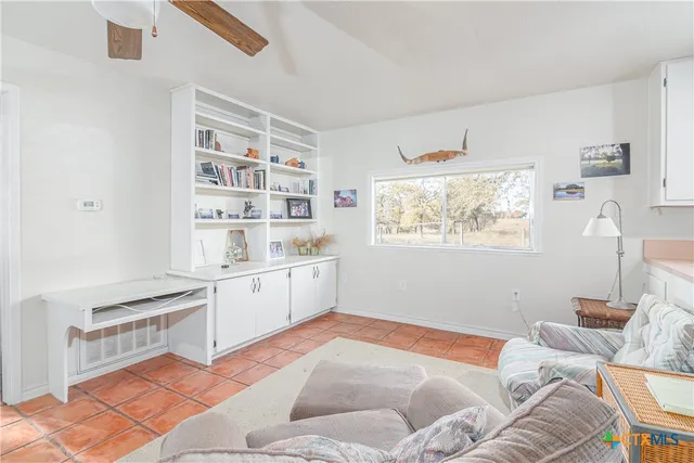 $699,000 | 847 Littlehorn Lane, La Vernia, TX 78121