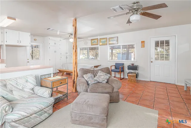 $699,000 | 847 Littlehorn Lane, La Vernia, TX 78121