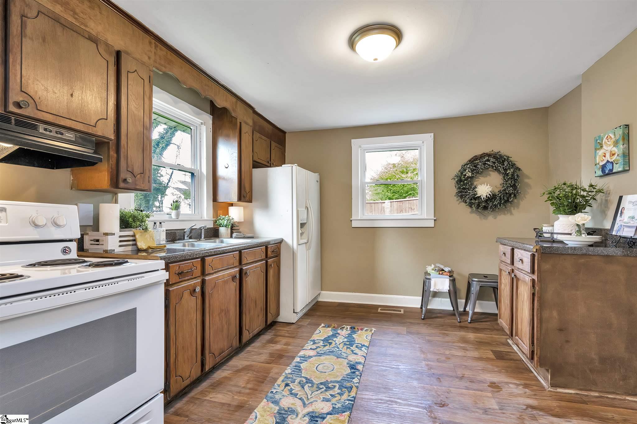 119 Spring Street Greer, SC 29650 - Photo 3 of 28 Gallery Image 3