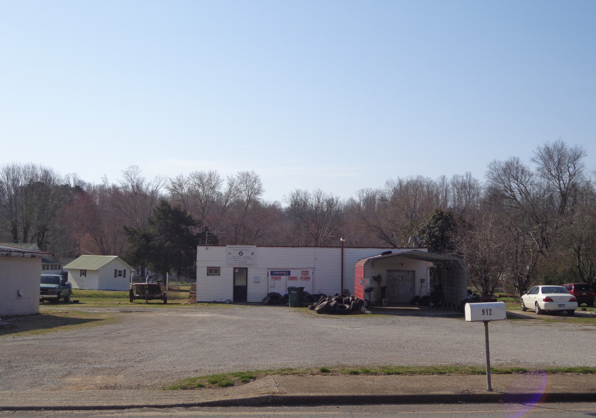 918 East Main Street Waverly, TN 37185 - Photo 12 of 14 a view of a town with barn house