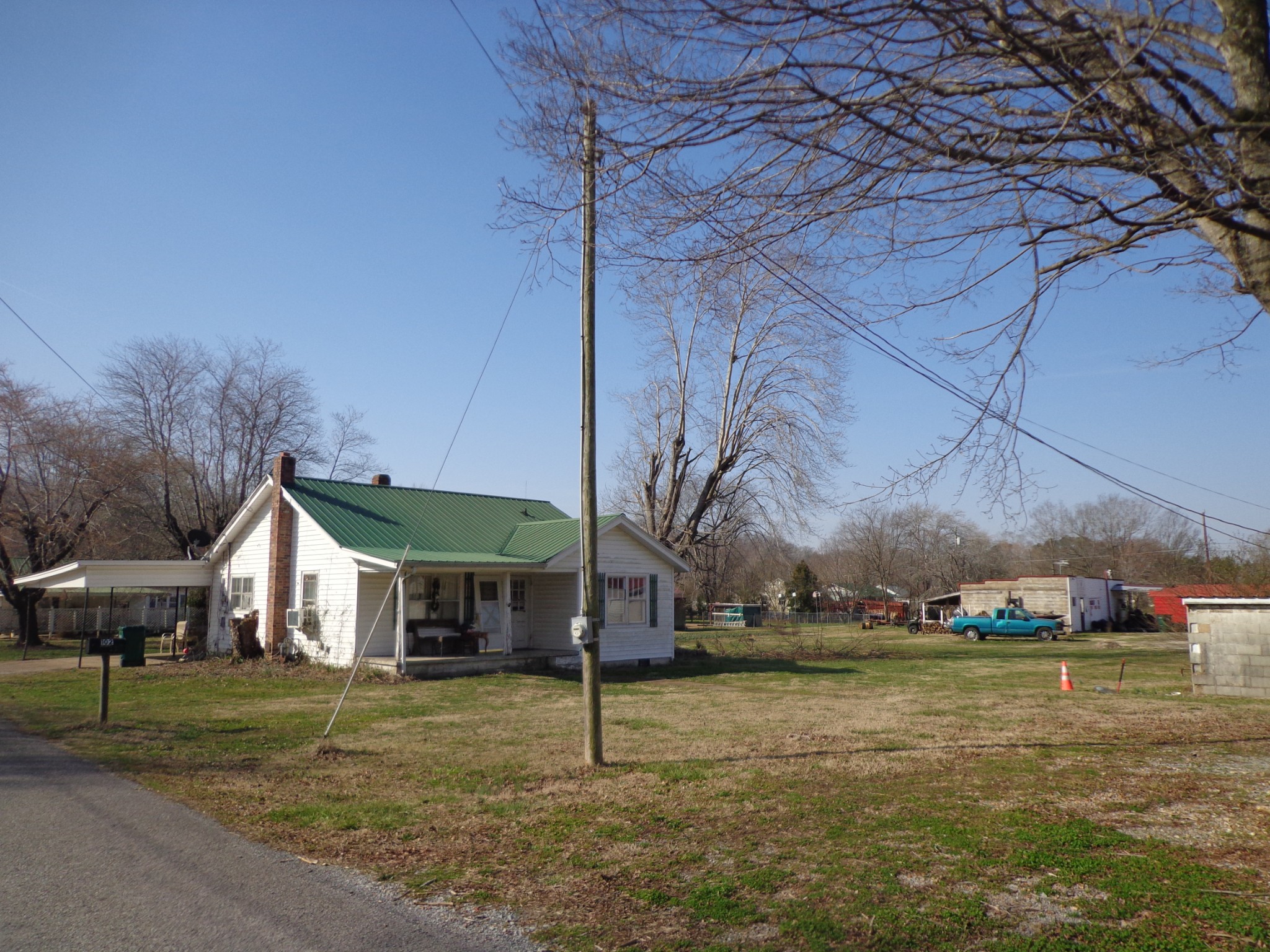 918 East Main Street Waverly, TN 37185 - Photo 2 of 14 a view of house with a yard