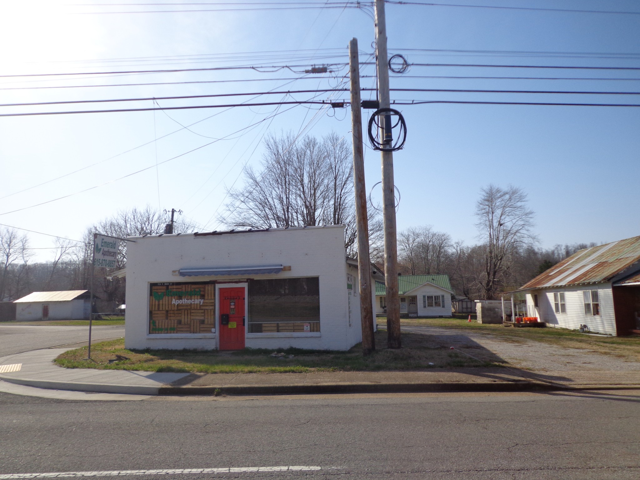 918 East Main Street Waverly, TN 37185 - Photo 9 of 14 a view of a house with a street