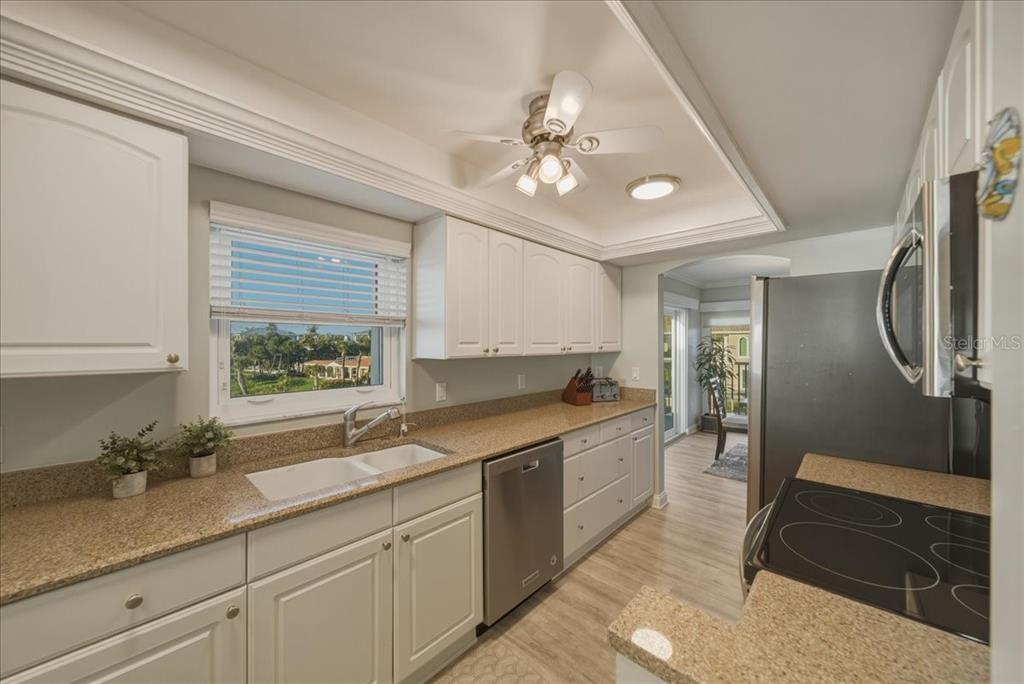 633 Alhambra Road, Unit 301 Venice, FL 34285 - Photo 23 of 76 Gallery Image 23