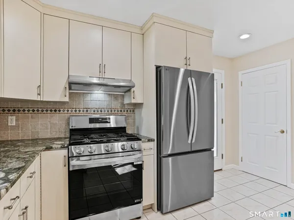 $649,900 | 15 Old Village Lane, Trumbull, CT 06611