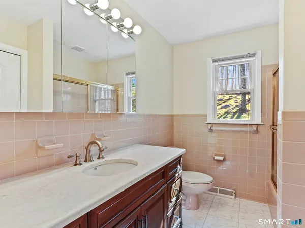 $649,900 | 15 Old Village Lane, Trumbull, CT 06611