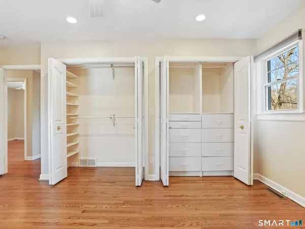 $649,900 | 15 Old Village Lane, Trumbull, CT 06611