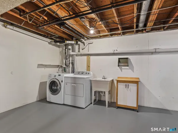 $649,900 | 15 Old Village Lane, Trumbull, CT 06611