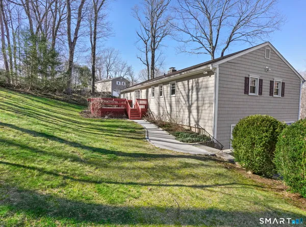 $649,900 | 15 Old Village Lane, Trumbull, CT 06611