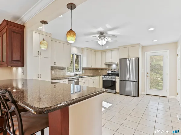 $649,900 | 15 Old Village Lane, Trumbull, CT 06611