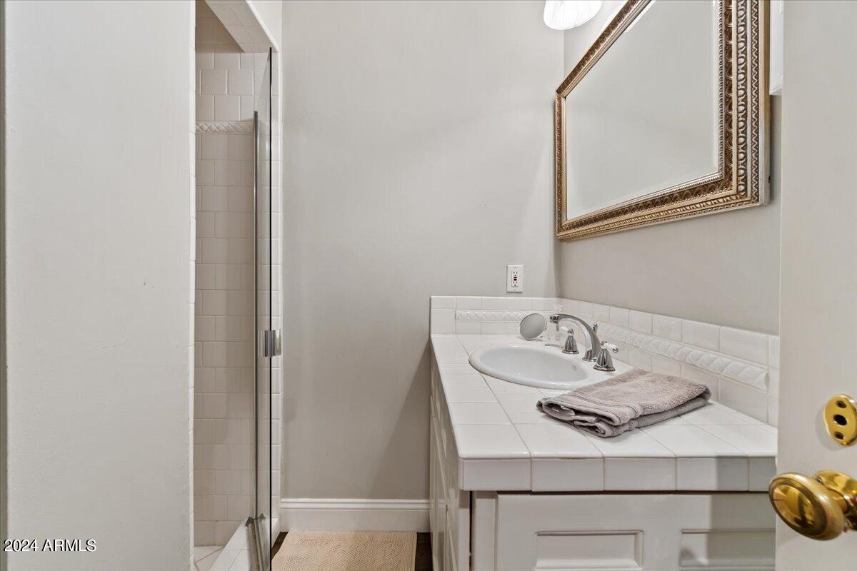 3841 East Elm Street Phoenix, AZ 85018 - Photo 36 of 72 36-Full bath